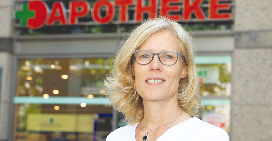 31.05.2018
Pluspunkt-Apotheke im Allee Center Inhaber Claudia Meffert
Labor (gerne mit Mitarbeitern) und auch das computergesteuerte System, das die Medikamente ausgibt.
 Meffert Tel.: 0391 56 20 81 4
Anzeige Pharmazieâ€¨â€¨Copyrigth Peter Gercke, Wilhelm Raabe Str.6, 39108 Magdeburg, Tel: 0171 6545444
Stadtsparkasse Magdeburg
IBAN          :DE 91 8105 3272 0042 3354 00 
SWIFT-BIC:  NOLADE21MDG
Foto Honorarpflichtig auch fÃ¼r Internetâ€¨â€¨